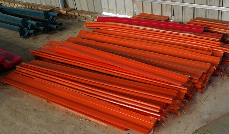 1600刮板 暫置區.jpg