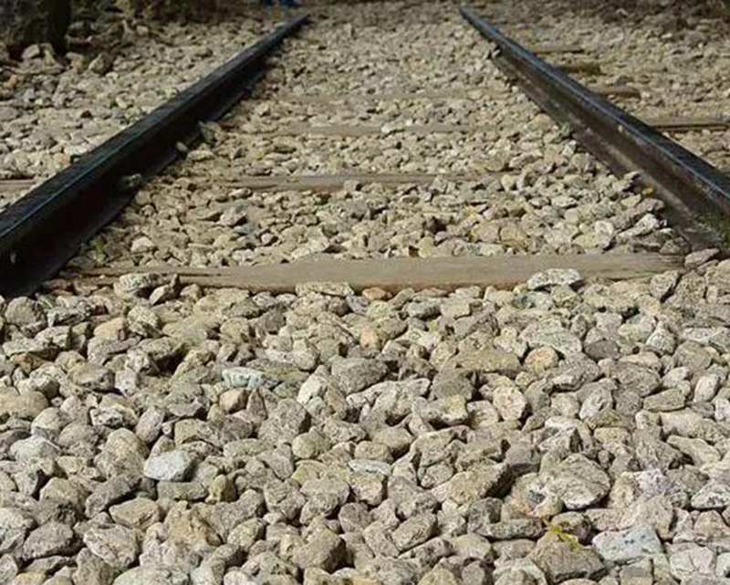 道砟石3.jpg 道砟石3.jpg