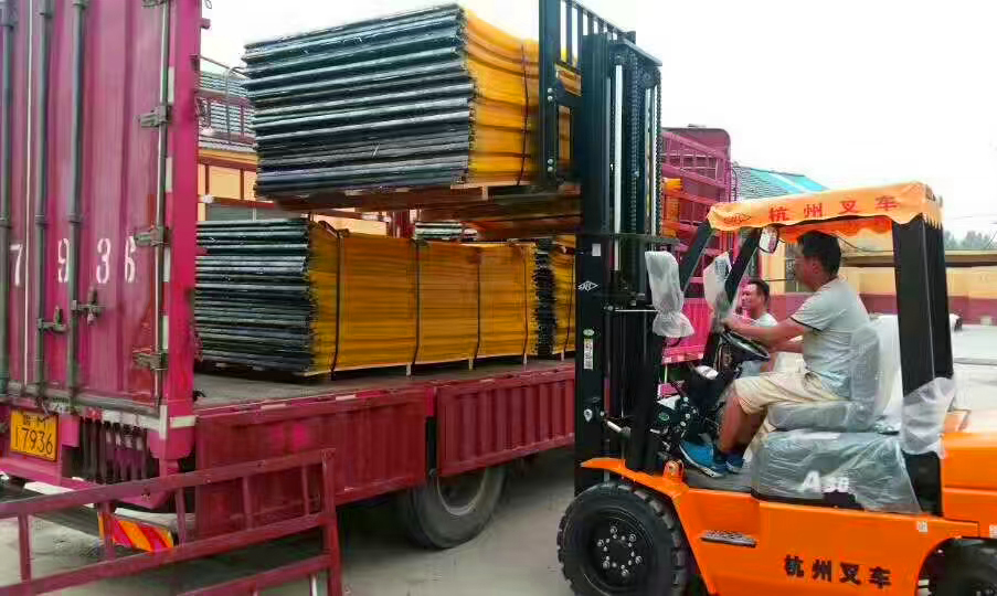 聚氨酯裝車.jpg 聚(jù)氨酯裝車.jpg