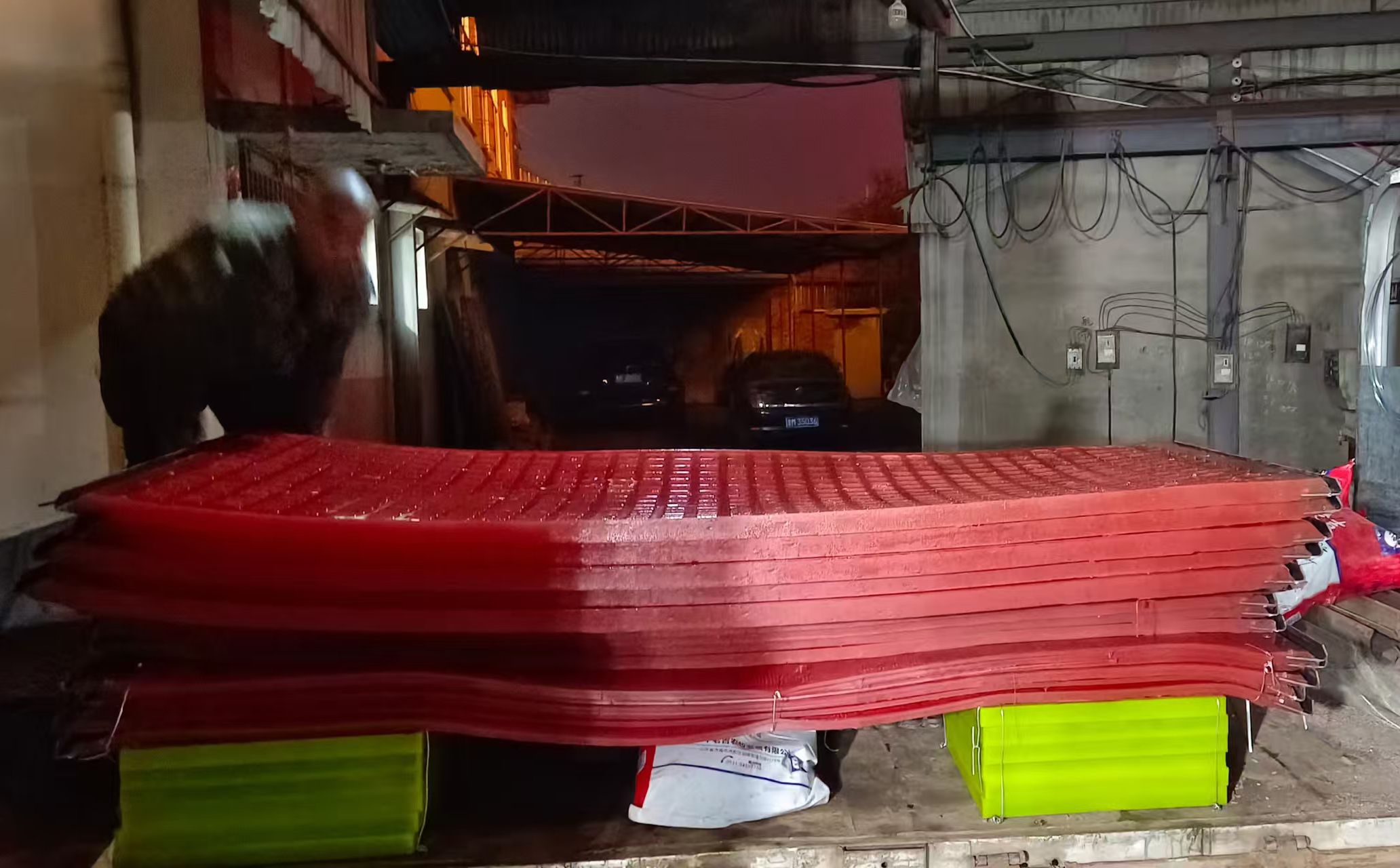 聚氨酯篩網裝車9.jpg