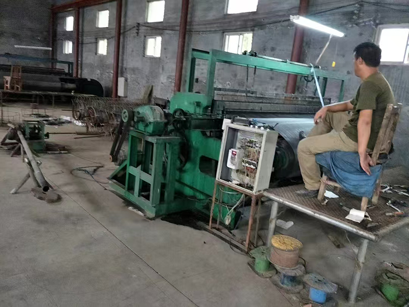 篩網加工現(xiàn)場1.jpg 篩網加(jiā)工現場1.jpg