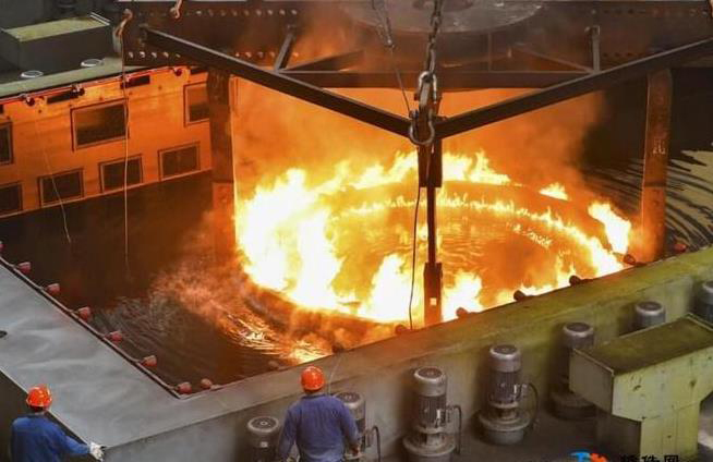 全面(miàn)了解:锰钢焊接热处理筛网,方孔与圆孔的区别与关联(lián)