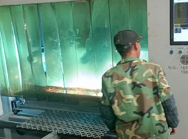 自動(dòng)焊接1.jpg 自動焊接1.jpg